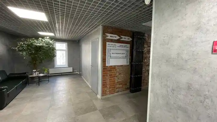 Со стороны парковки, ориентир 3