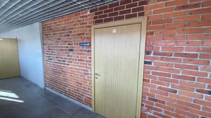 Со стороны парковки, ориентир 4